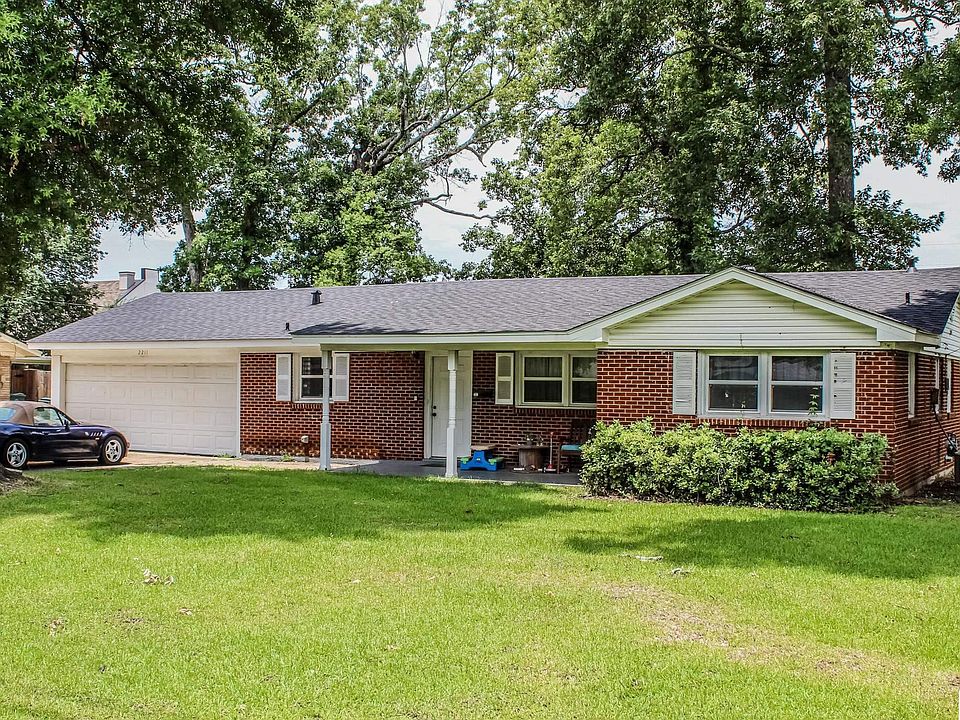 1st image of 2211 Redwood Dr