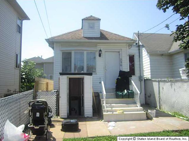 1st image of 256 Kensington Ave