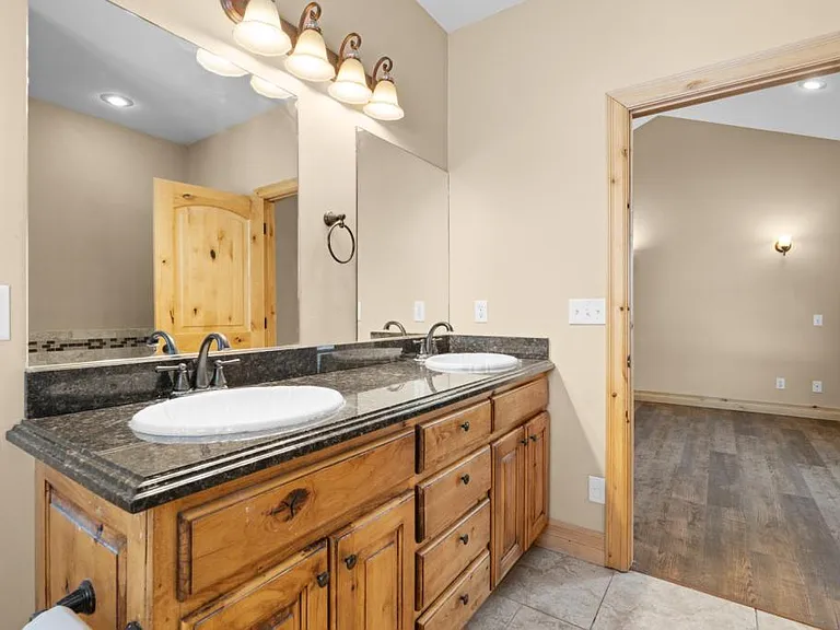 2612 Eastview Dr — Photo 23