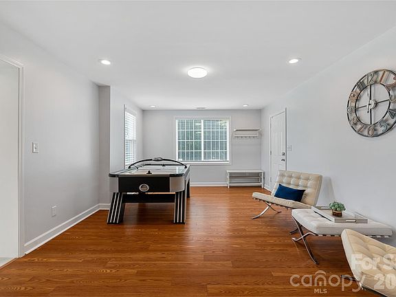 2nd image of 2510 Sherrill St