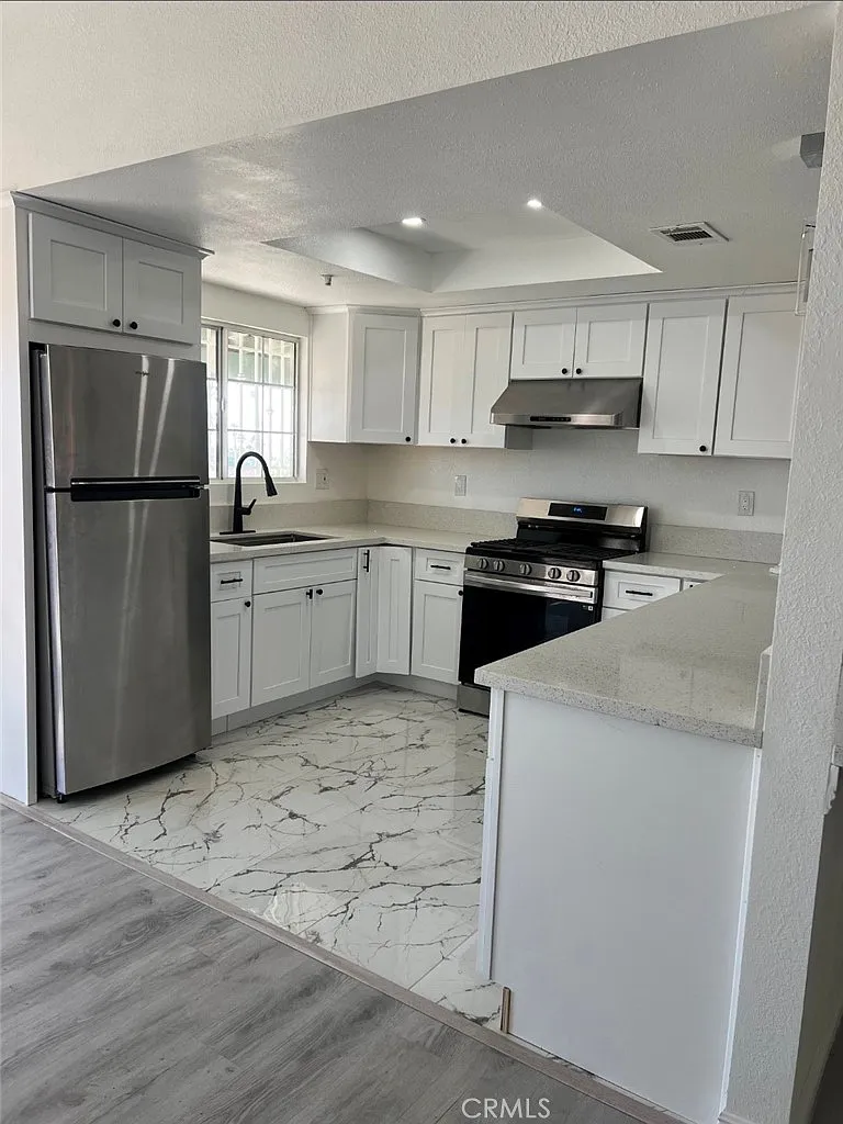 3 bed, 1451 sqft, $2,499 — Photo 2