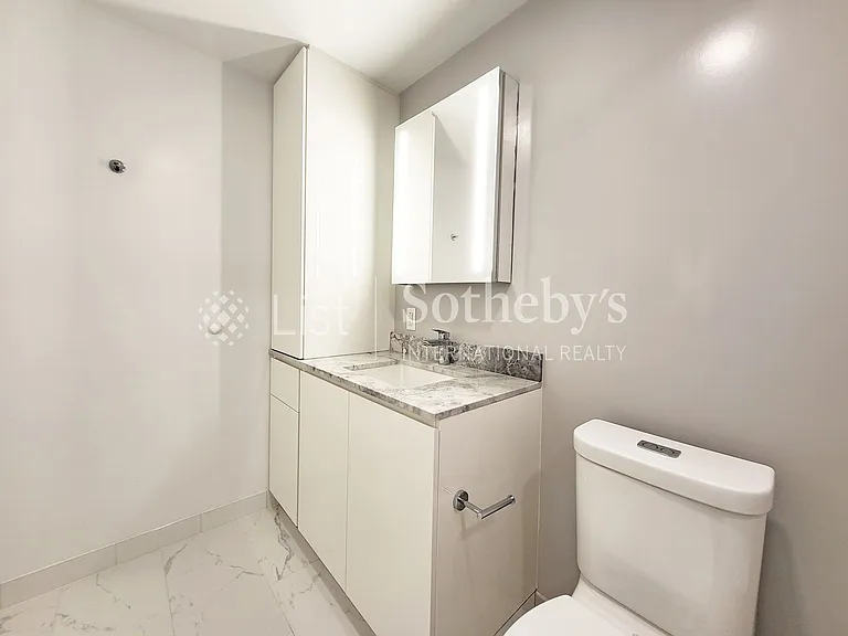 987 Queen St #806 — Photo 7