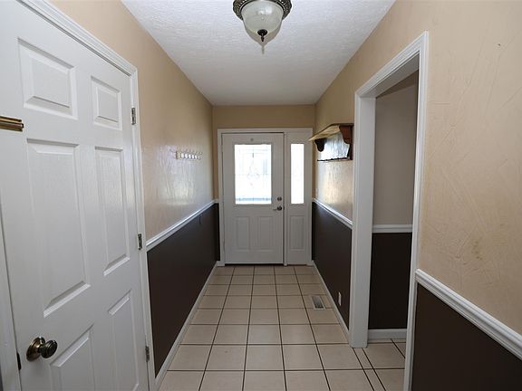 5th image of 208 Golden Pond Cir