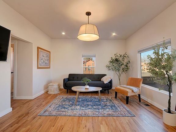 3rd image of 1325 8th St NW