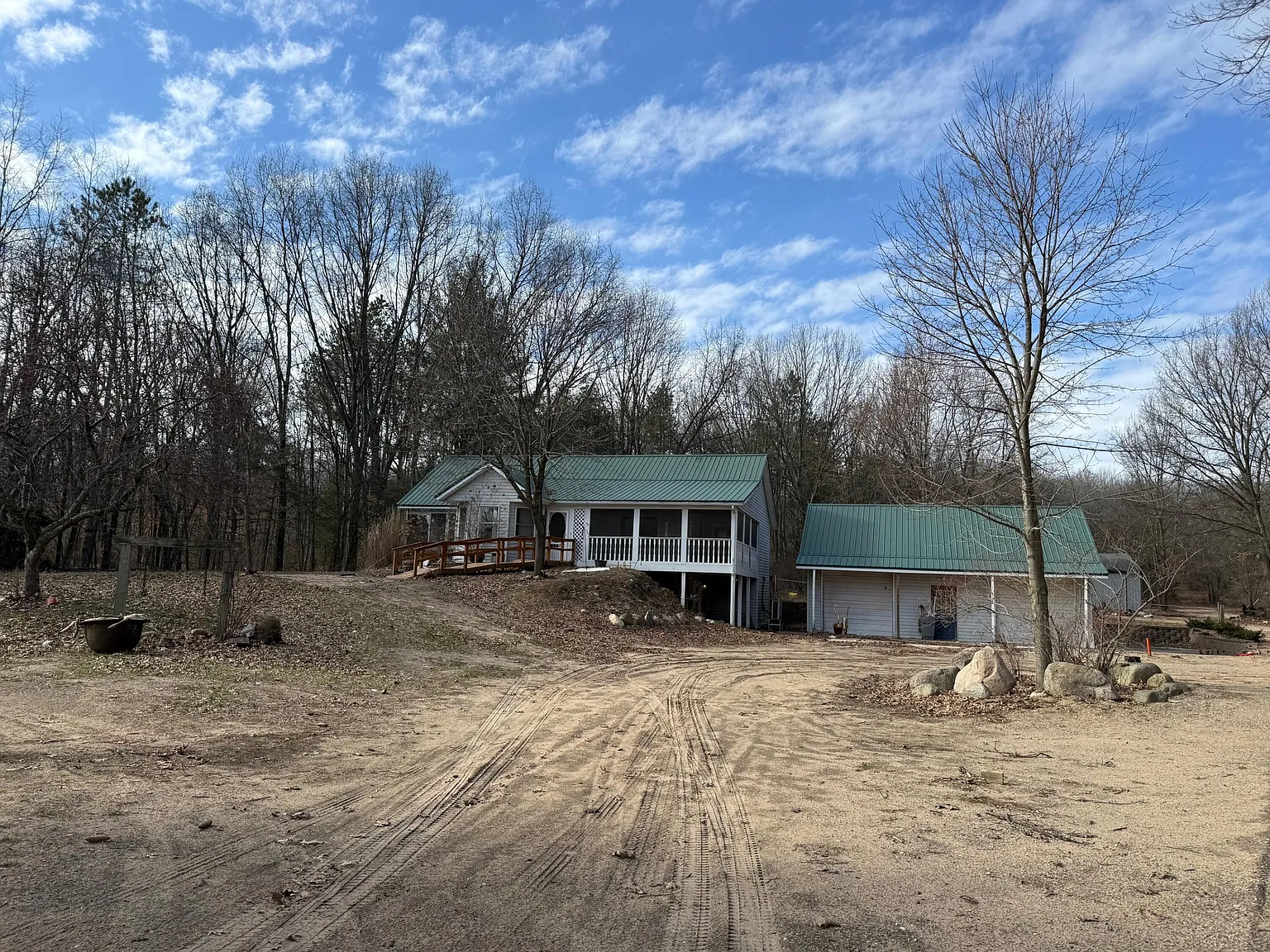 4685 Thirteen Mile Rd NE photo 1