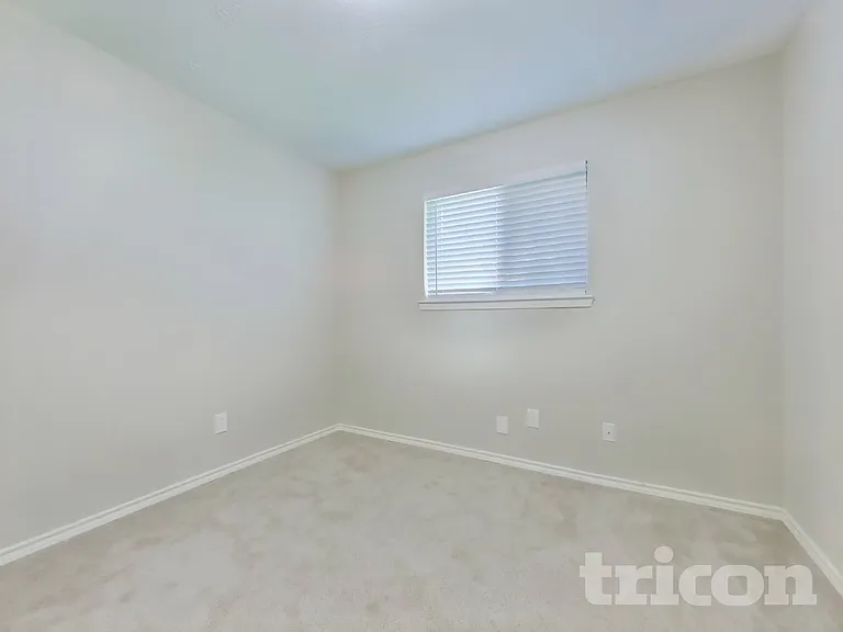 2706 King James Ct — Photo 11