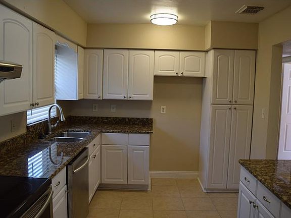 3rd image of 3519 Calumet Dr