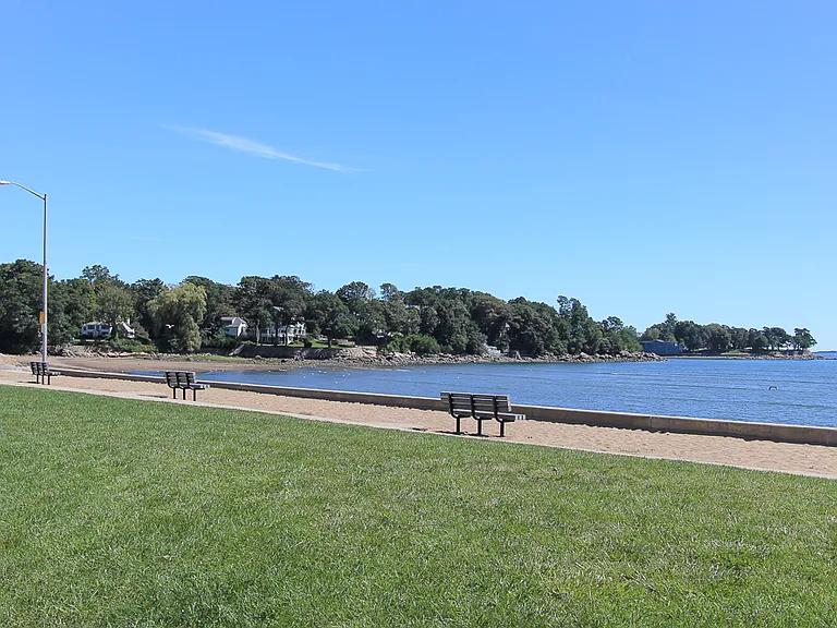 Short walk to Dane St. beach