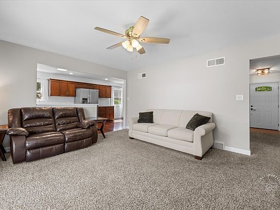 5th image of 2181 W Illinois Ave