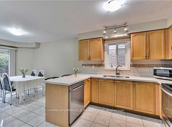 5th image of 34 Ridgemore Cres