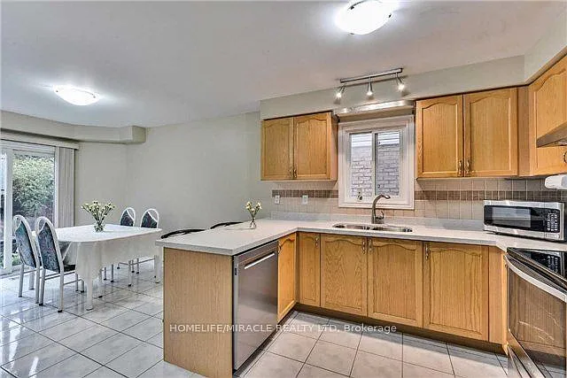 34 Ridgemore Cres — Photo 5