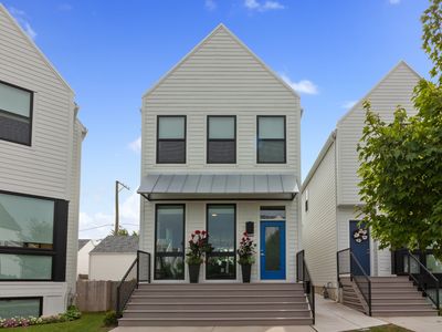 4425 W Waveland Ave, Chicago, IL, 60641