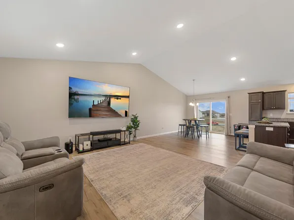902 Emily Ct NE, Montgomery, MN 56069