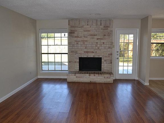 Living Room with fireplace