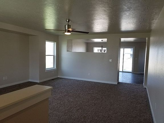 2nd image of 844 Canyon Crest Dr