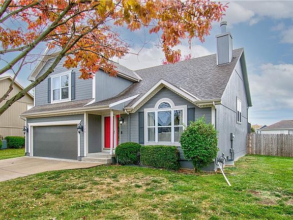 2nd image of 1320 SE Dalton Cir