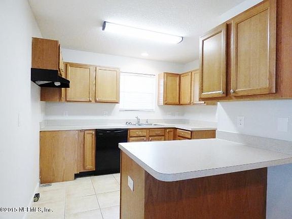 4th image of 1422 Winnebago Ave