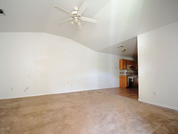 2nd image of 1006 W Avenue B #Ab