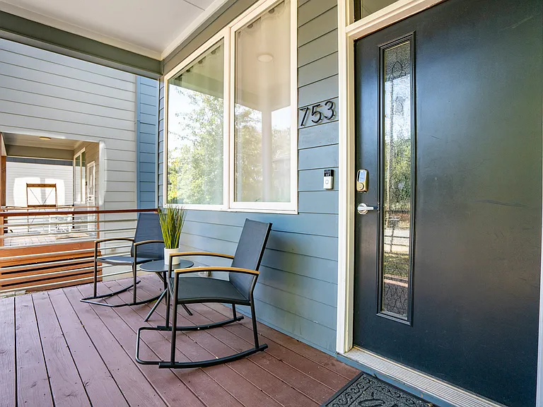753 Fraser St SE — Photo 41