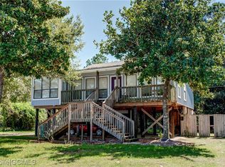 119 Bienville Blvd, Dauphin Island, AL 36528