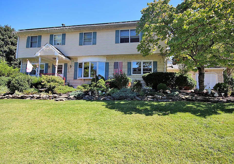 1st image of 33 Madison Dr
