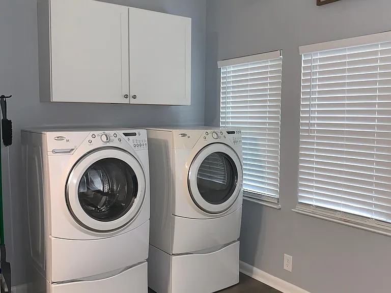 3642 Fairmont Dr — Photo 2