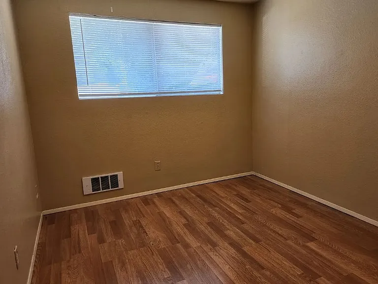1019 Lenora Ct #4 — Photo 1