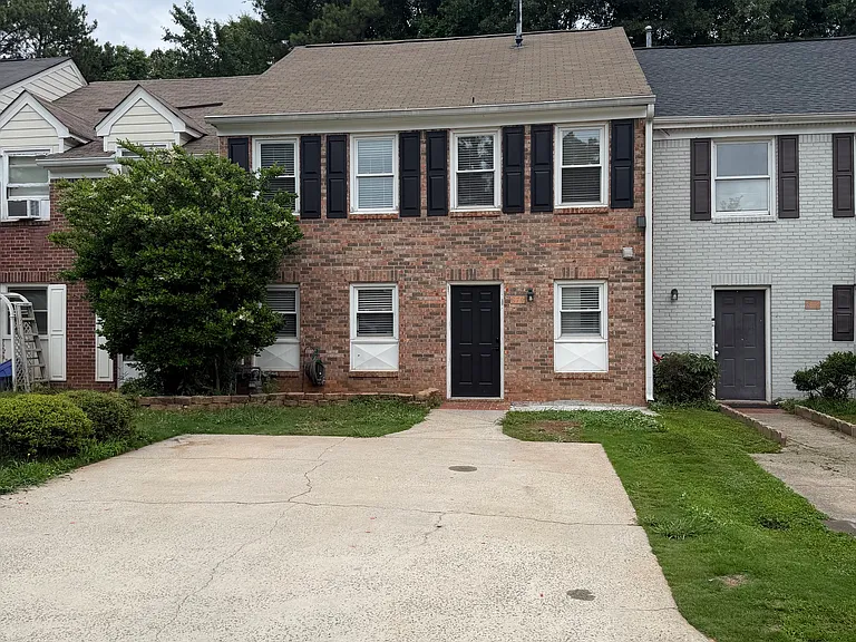 874 Baltimore Pl SW — Photo 1
