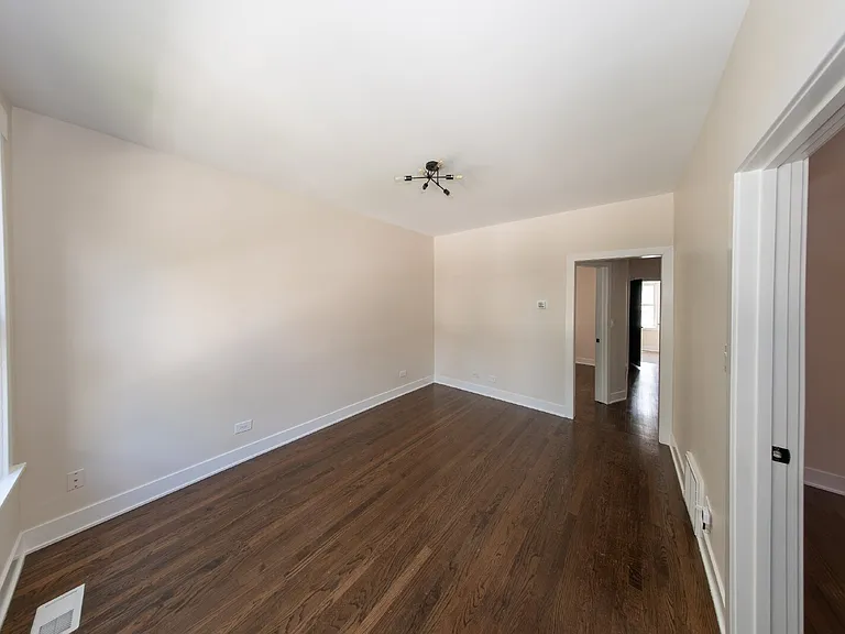 3233 W Berteau Ave — Photo 9