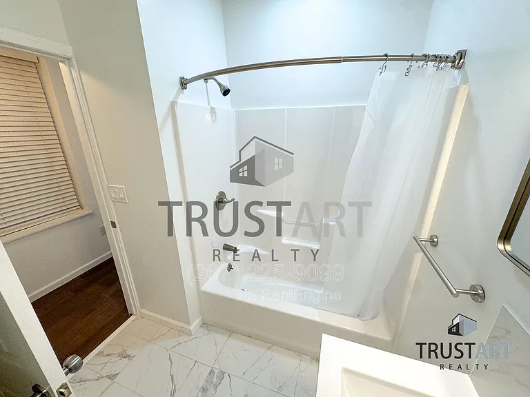 910 N 41st St #2 — Photo 8