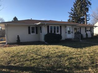 508 12th St #B, Silvis, IL 61282