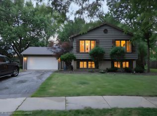 110 E Burr Oak Dr, Arlington Heights, IL 60004