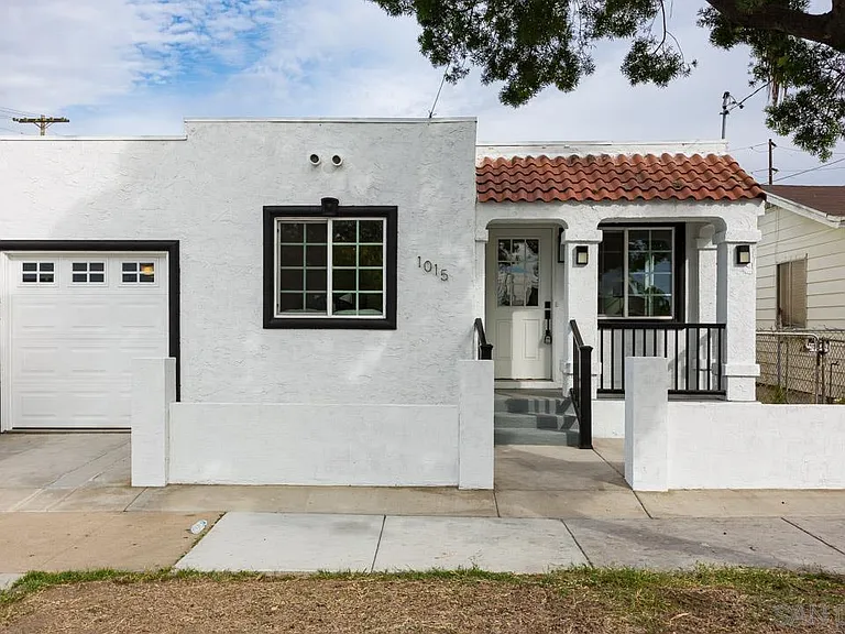 Hoover Ave — Photo 1
