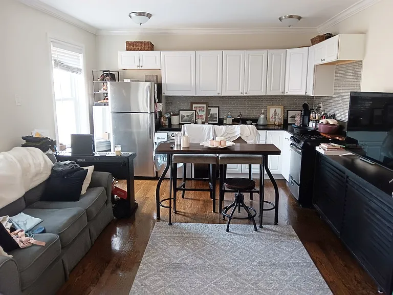 2129 N Dayton St #306 — Photo 2