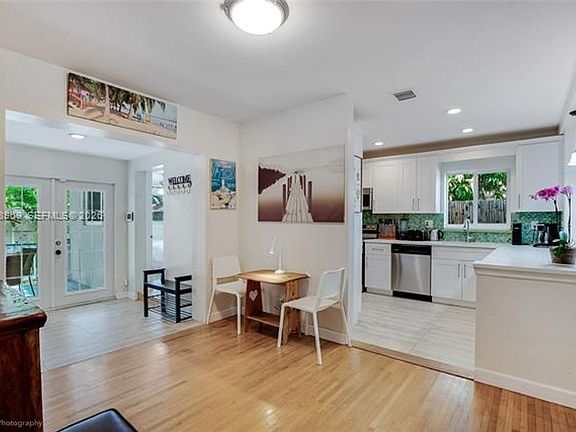 5th image of 113 SW 2nd St #113
