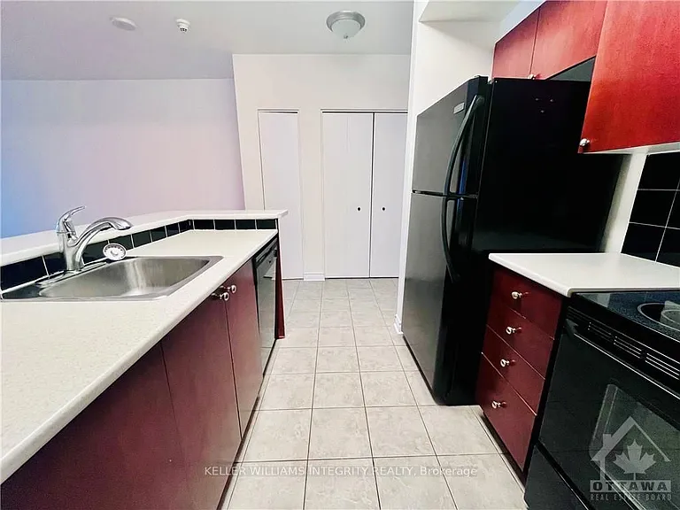 200 Rideau St #607 — Photo 13
