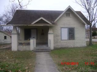 909 W Main St, Cameron, TX 76520