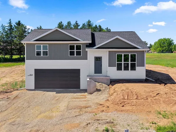 1824 Southland Ln, New London, WI 54961