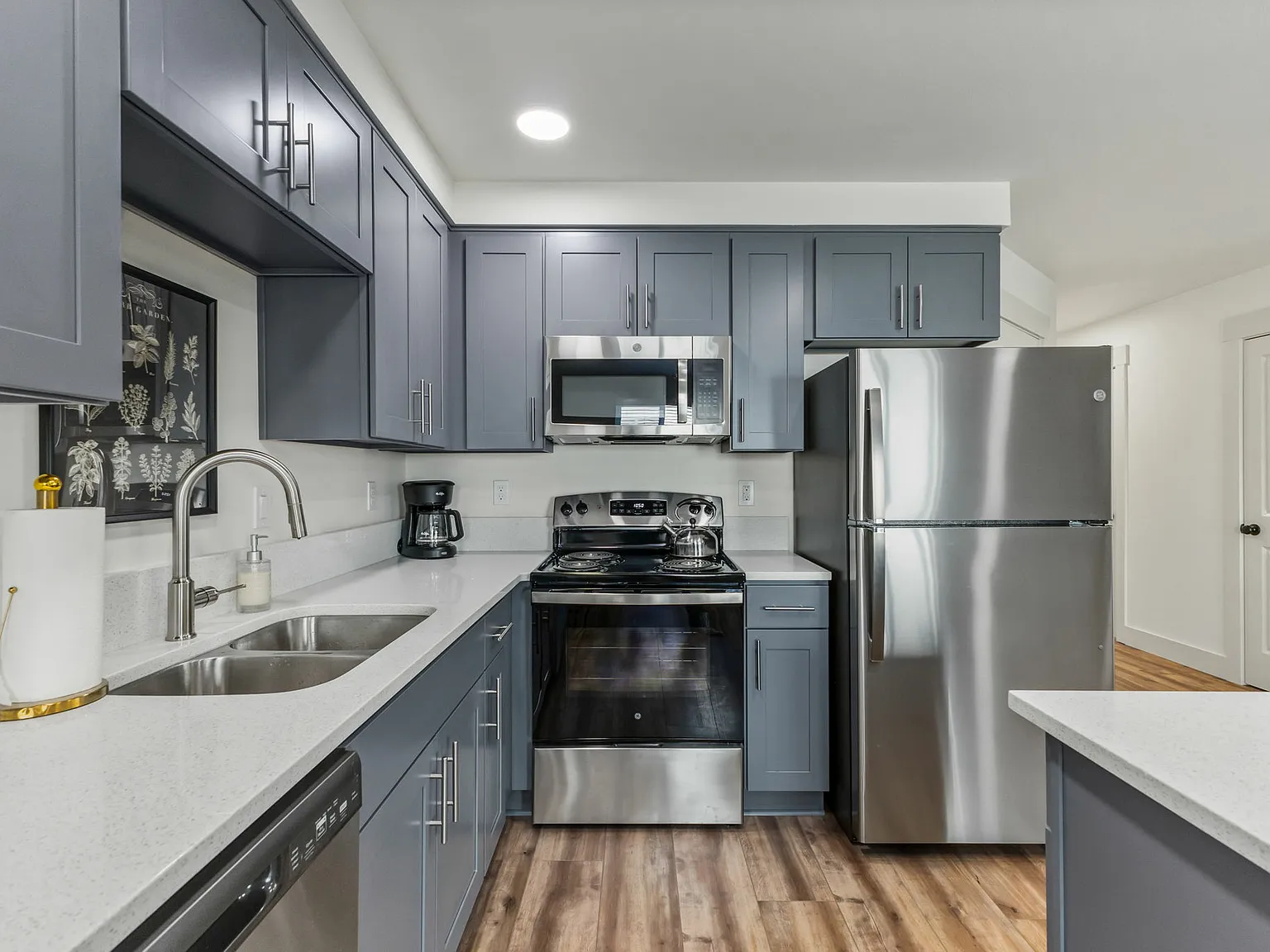 Santiam Canyon Luxury Townhomes — Photo 4
