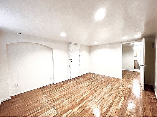 5th image of 136 W 87th St APT 1