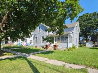730 W Pleasant St, Freeport, IL 61032