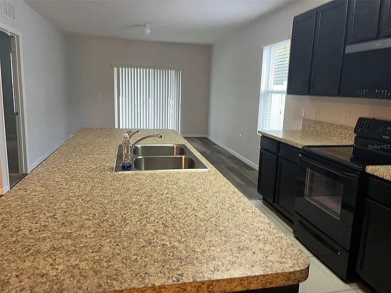 526 Safe Harbor Dr — Photo 4