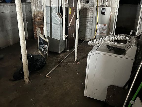 4th image of 820 S Mason St