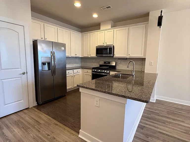 116 Konefal St #B — Photo 6