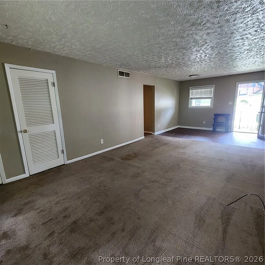 3 bed, 1.5 bath, 750 sqft, $1,000 — Photo 2
