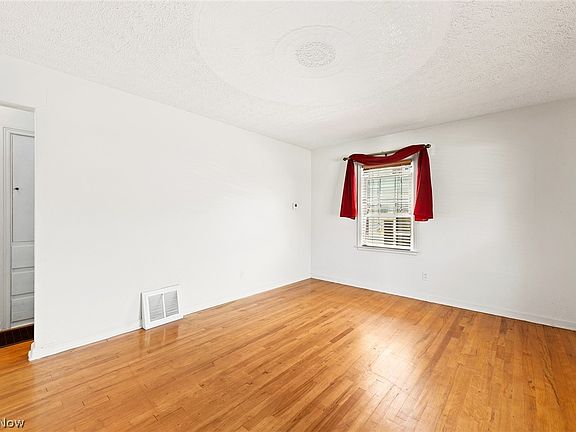 5th image of 2585 25th St
