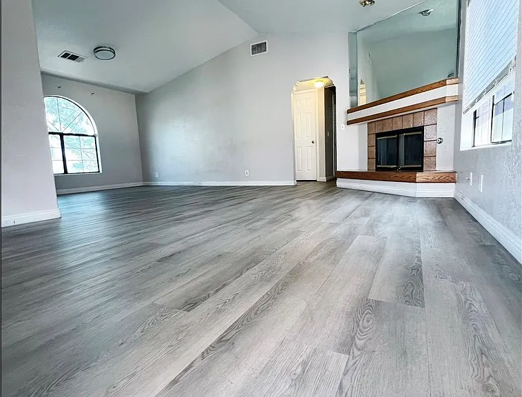 1405 Santa Margarita St #E — Photo 2