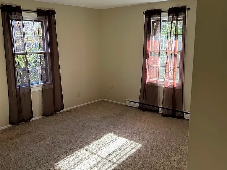 325 Ashland Ave — Photo 4