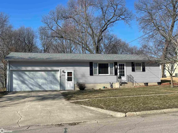 1023 S 3rd St, Clear Lake, IA 50428