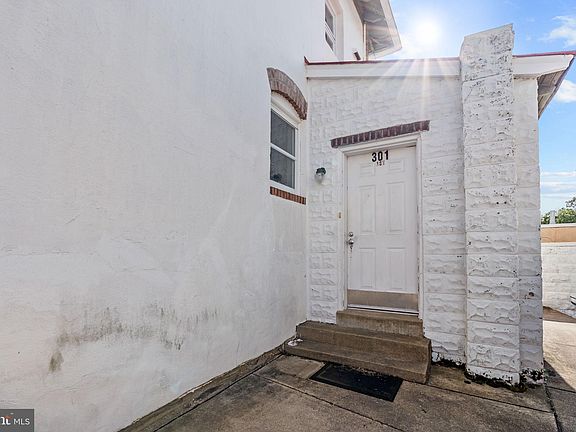 3rd image of 301 Cedar St